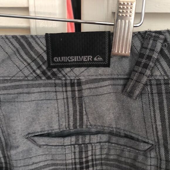 Quicksilver Cotton Plaid Gray Surf Shorts many pockets soft. - Picture 6 of 11